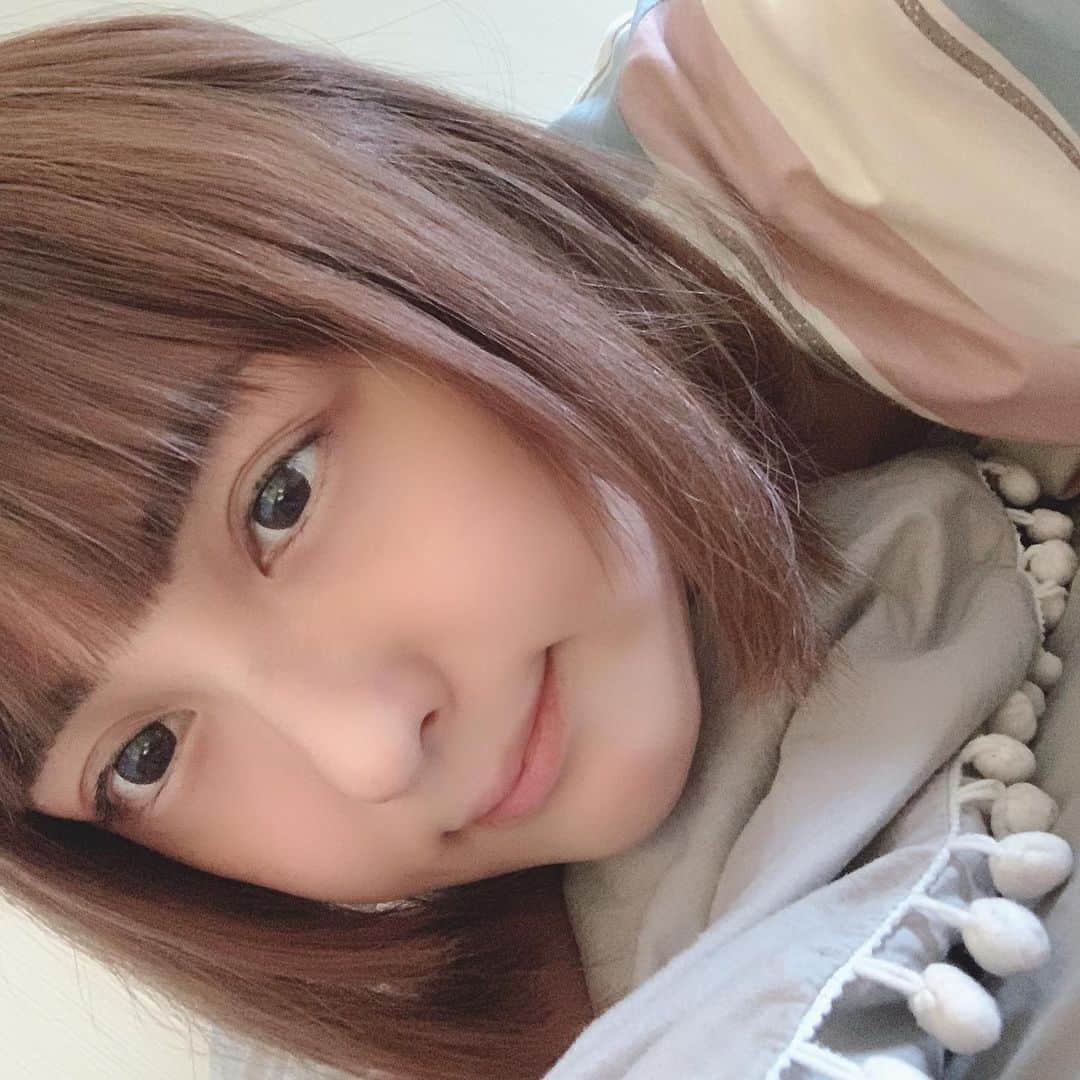 椿姫彩菜のインスタグラム：「ぱっつんぼぶ  #shorthair  #ぼぶ  #ぱっつん前髪  #すっぴん  #ショートヘア  #ショートボブ」