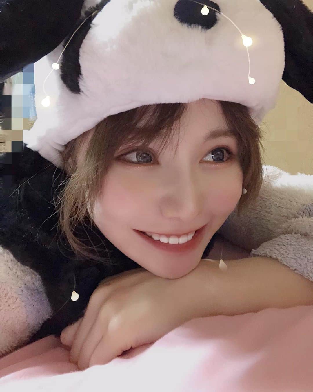 のインスタグラム：「ご無沙汰しています😣 ちょっと元気がでなかったです😣 めっっちゃめちゃ休んでしまった⚡️ PRしたいものが渋滞しているのですが、その前に普通の写真を載せておきます！ (口のところが二重なのはUlikeのメイクしてくれるモードで撮ったからです👐)」