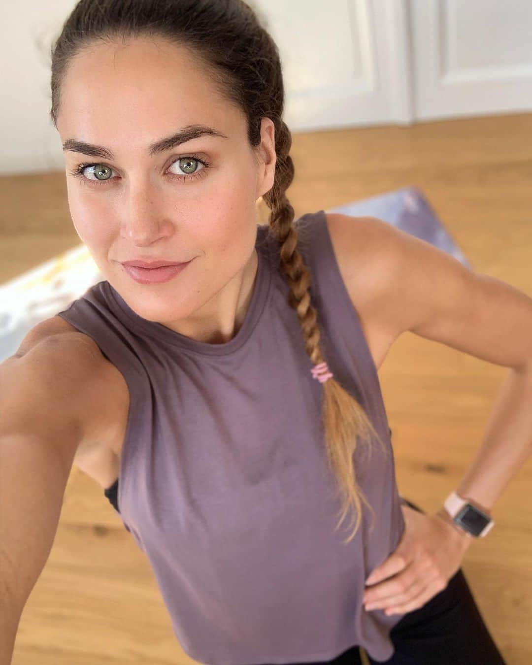 ズザンナ・ヤカボスのインスタグラム：「i 💗 mondays 💫 wish you a beautiful day🌷 . . . . #workout #mondaymotivation #mondaymood #getfit #stayfit #stayhealthy #healthylifestyle #training #homeworkout #getitdone #strongbodystrongmind」