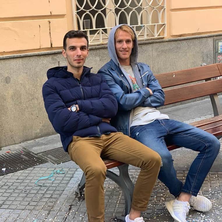 アレハンドロ・フェルナンデス・イグレシアスのインスタグラム：「Feliz cumpleaños mi Pedrillo, eres único bandolero😁🧡」