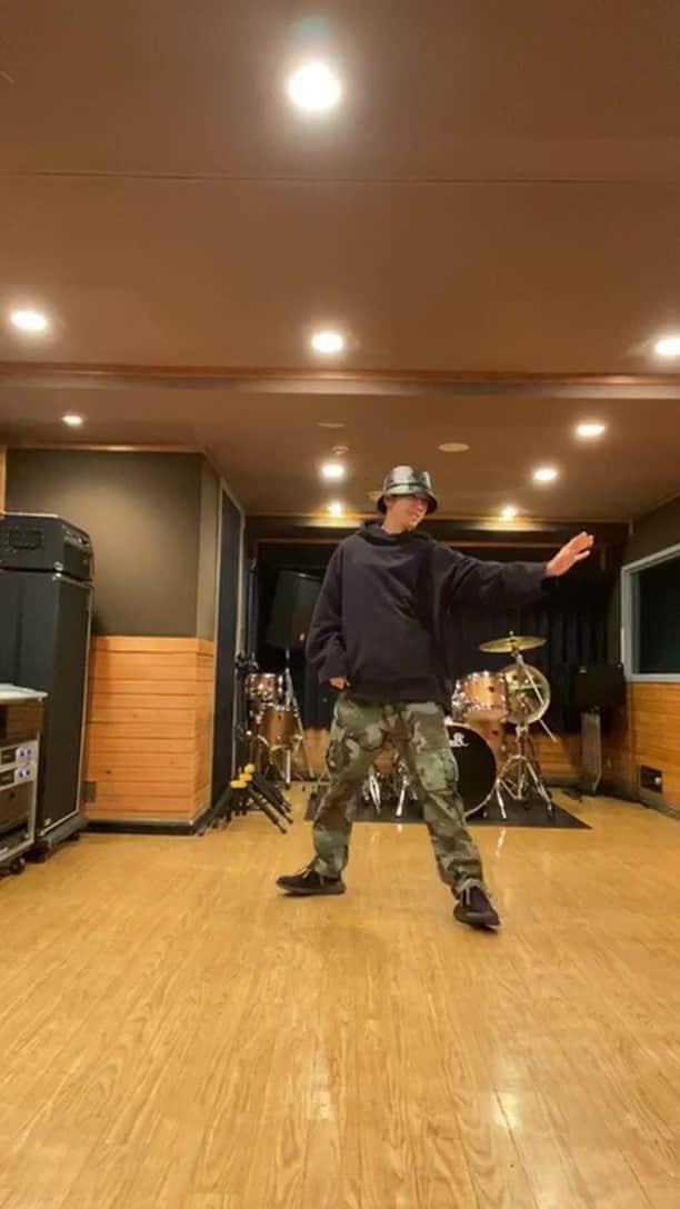 井澤勇貴のインスタグラム：「何曲か踊ってみた。」