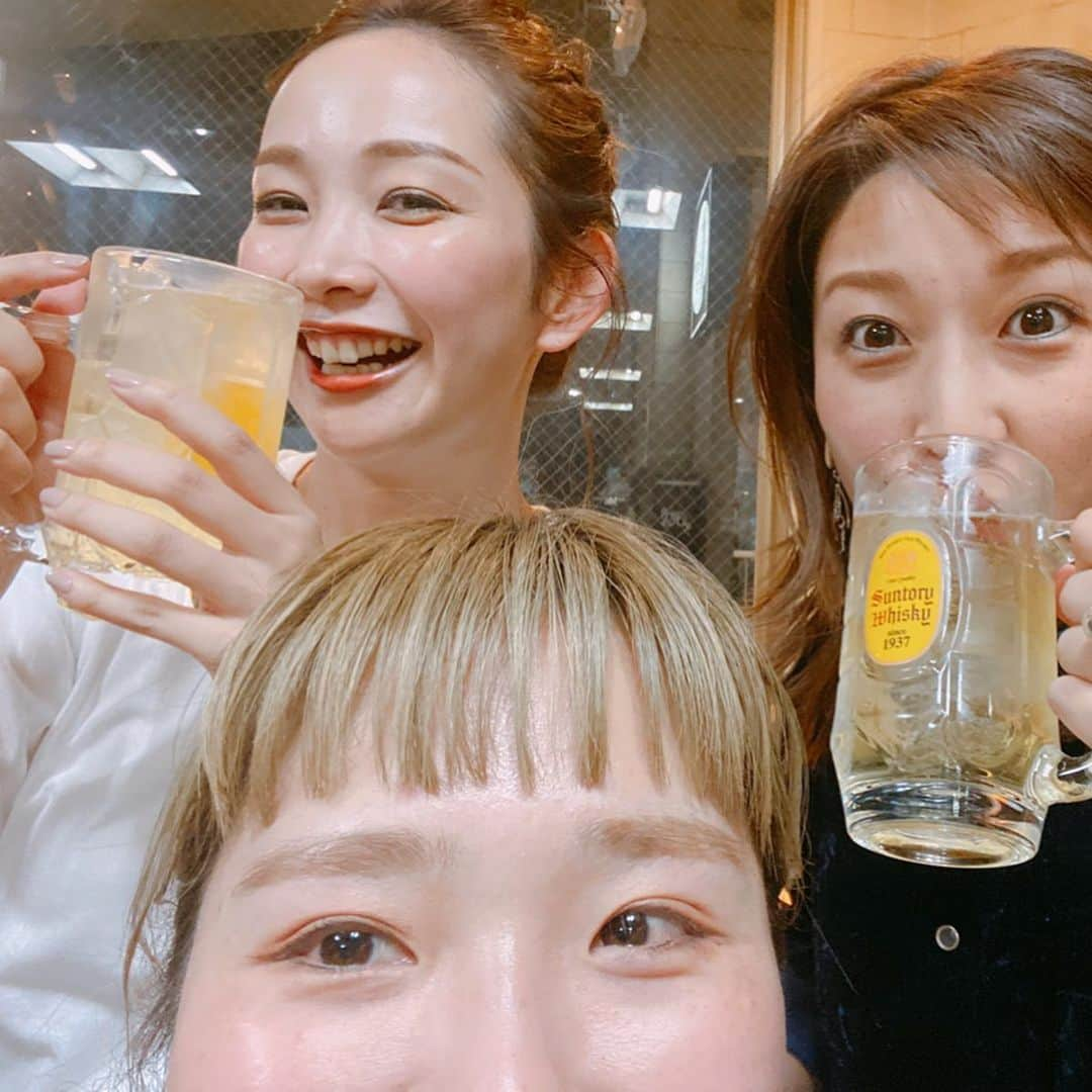 中上真亜子さんのインスタグラム写真 - (中上真亜子Instagram)「お知らせ２つ☺️❣️ 今夜のロンプク淳は久しぶりの#田村産業 です！こんな状況になる前に収録したものだから、わたしもどんな感じかよりワクワクしてます🥰  そしてっ この写メのヘアアレンジ、自分で簡単に出来るの💇‍♀️いつもお世話になってるヘアメイク @______.tabi に、生放送終わりにそのまま教えてもらったよ🥰ピンもいらないし、簡単なのでよかったらプロフィールかストーリーズから飛んでね🕊 #中上真亜子チャンネル #4枚目はだいぶ前の写真だよ #たびちゃんののびた前髪にも注目 #ドラえもん」5月18日 18時41分 - maako_nakagami