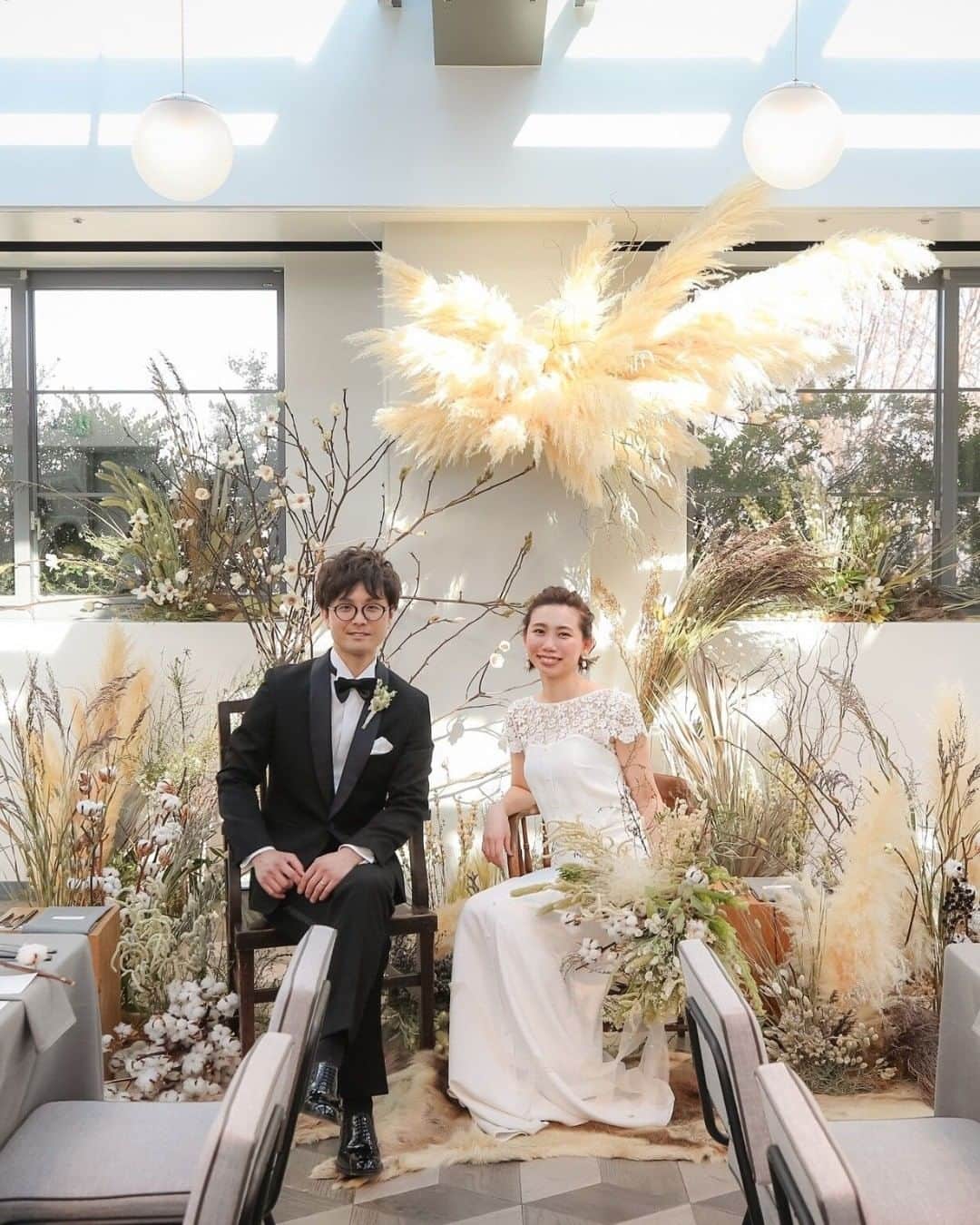Wedding Park 公式のインスタグラム：「🥰ハナレポ投稿ありがとうシェア🥰  こんばんは！ ハナレポ編集部のGOROです💁  本日は @chinatsukawasewedding さんの ハナレポをありがとうシェア💓 . 夫婦で人生を通じて大切にしたいキャッチコピーをテーマに✨ . ————————————————————— 👰 @chinatsukawasewedding さんのハナレポ ✍️ https://s.weddingpark.net/hanarepo/8075/ 会場：TRUNK(HOTEL)（トランクホテル） ※「ウエディングパーク　TRUNK(HOTEL)（トランクホテル）」で検索してね！ 開催時期：2019年2月 ————————————————————— . ♥シンプルでいて豪華さもあるメインテーブル ♥当日撮影は自然体な雰囲気で ♥種類がたくさんのオンリーワンブーケ ♥オリジナルの結婚証明ボックス . ＊＊＊＊＊＊＊＊＊ ハナレポを作成したら @weddingpark をタグ付けして、 ハナレポのスクリーンショットを 投稿してください☺️ 公式インスタで、ありがとうの気持ちを込めて シェアします💖 ＊＊＊＊＊＊＊＊＊」