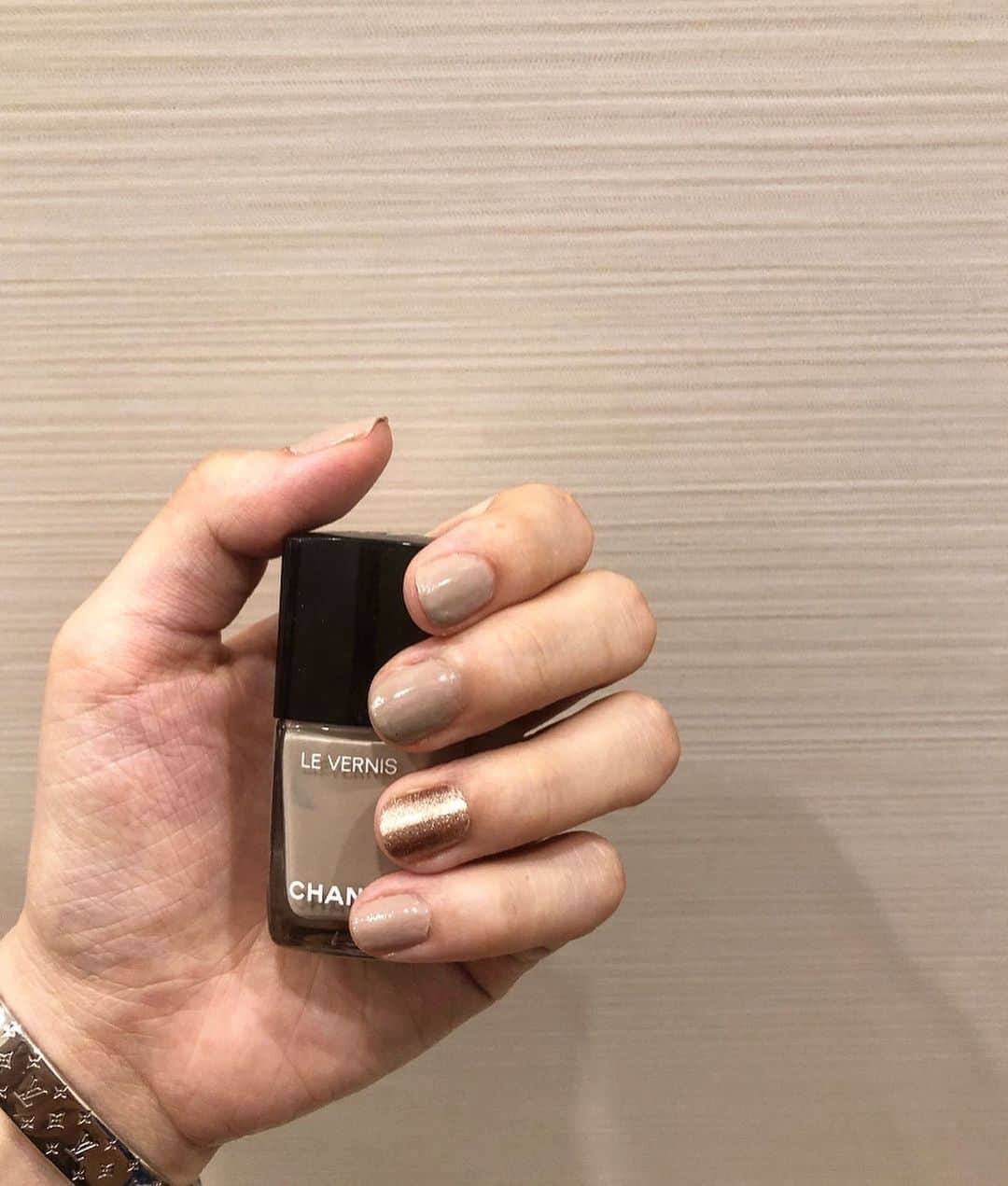 矢吹世奈さんのインスタグラム写真 - (矢吹世奈Instagram)「Self nail 🤎🤍 #selfnail #nail #chanel #dior #chanelnails #diornails」5月18日 18時47分 - sena_yabuki