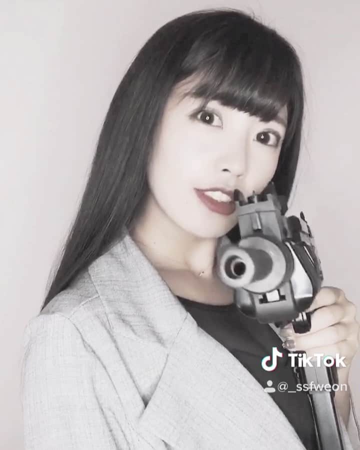 EON（梶野恵園）のインスタグラム：「﻿ ﻿ Tiktok頑張って撮ったんですが﻿ コミニュティガイドライン引っかかって﻿ 3億回試したけど載せれんかったので﻿ インスタに残させてください(´･ ･`)﻿ ﻿ ﻿ ﻿ ﻿」