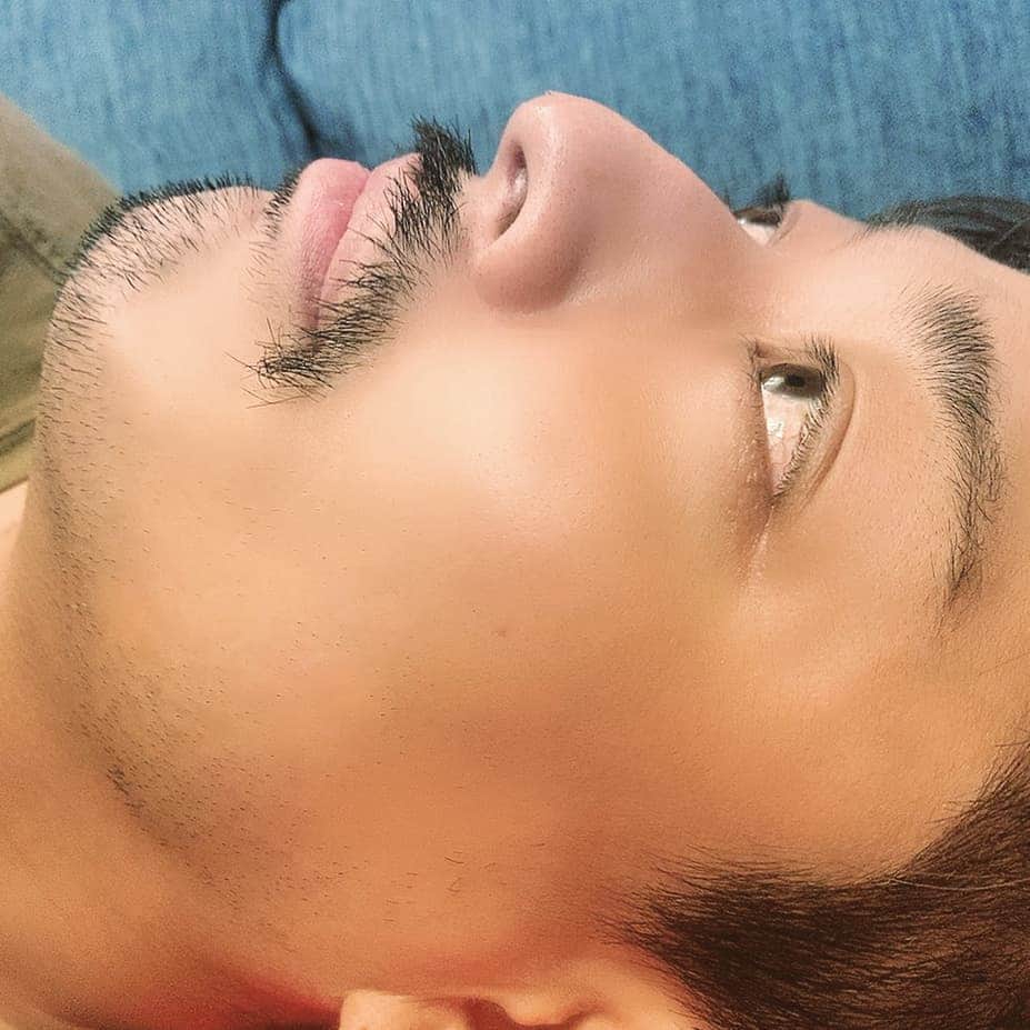 中村昌也のインスタグラム：「この伸ばした上髭を剃ります。。。 剃った姿は今日の２１時〜デイリー9で観て下さい〜!! 僕の大好き選手の特集ですよ〜!! ラ○セル、○エスト○ルック。。。 大ヒント。。。 是非！！ #NBA #NBARakuten #RakutenTV #DAIRY9」