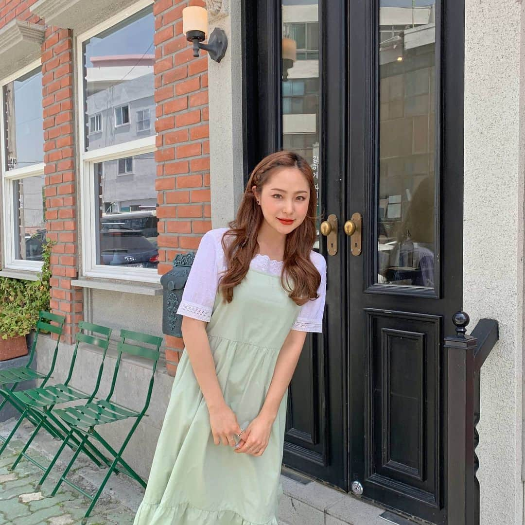 HOTPING公式アカウントさんのインスタグラム写真 - (HOTPING公式アカウントInstagram)「裾のフリルがかわいいビスチェワンピース🥰 シンプルなデザインなのでどんなアイテムともコーデしやすいです🍀🍀」5月18日 19時01分 - hotping_japan