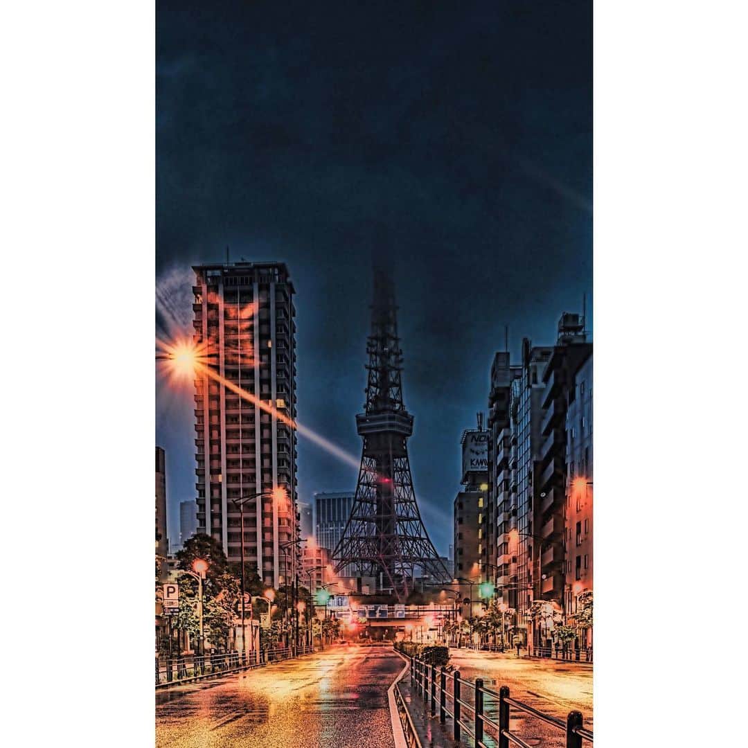 松浦勝人さんのインスタグラム写真 - (松浦勝人Instagram)「今朝5時前、土砂降りの東京。 東京タワーも、上の方は見えなかった。 #tokyo #tokyotower #東京タワー #maxmatsuura #masatomatsuura」5月19日 5時10分 - max_matsuura