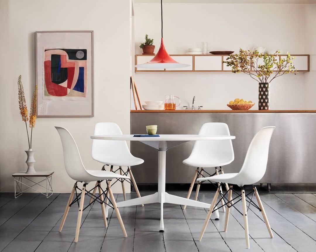 Herman Miller （ハーマンミラー）さんのインスタグラム写真 - (Herman Miller （ハーマンミラー）Instagram)「Gather round: Time’s running out to save 15% on all Herman Miller, plus free shipping. Bring home a set of Eames Shell Chairs for IRL family meals and virtual get-togethers.  Sale available in the U.S. and Canada only.」5月19日 5時30分 - hermanmiller