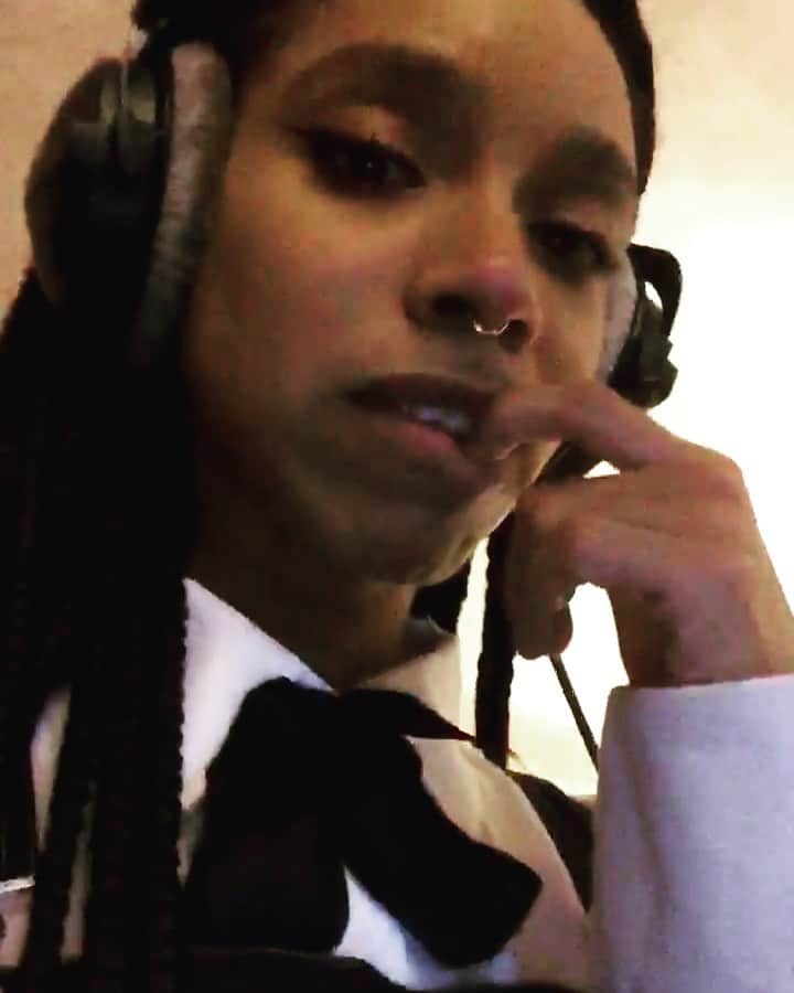 リアン・ラ・ハヴァスのインスタグラム：「Found this video from the day I recorded “Can’t Fight” Now it’s finally out!! Yay! THANK YOU for all the glorious things you’re saying about the new singles so far :) I ACTUALLY CAN’T WAIT TO PUT THIS ALBUM OUT OMG... You can find this and other new stuff in all the various places on the internet where you might find new music. YAY. Finally, I love you, yo and I hope you enjoyyyyy xxx uhhhh sorry about the nail biting cover photo. It was intense」