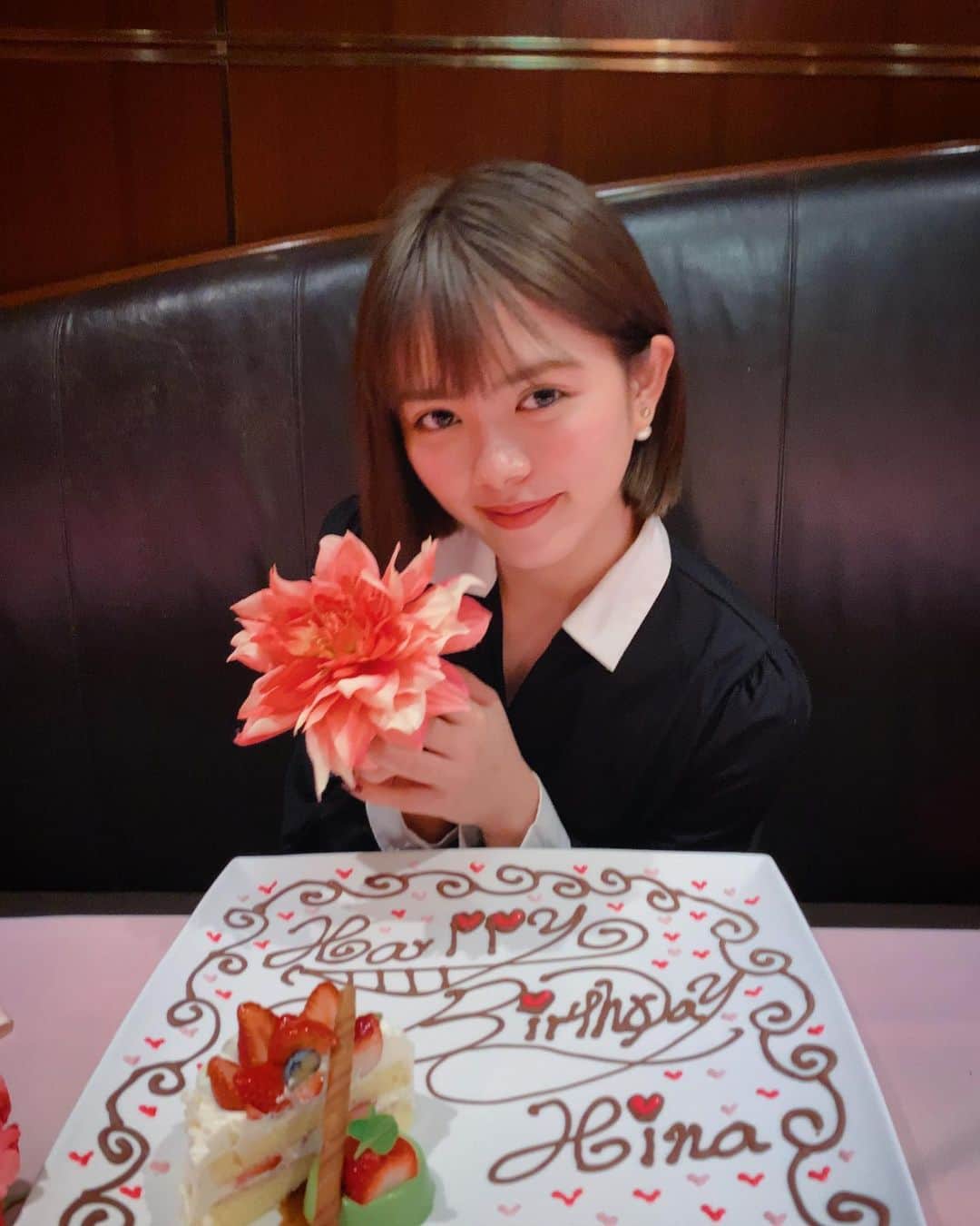のインスタグラム：「あやめが誕生日の時にお祝いしてくれたんだあ〜😭❤️❤️ . . その後すぐに自粛ってなったから載せにくくてずっとカメラロールに保存されてたんだけど🥺 . いつ見返しても本当に幸せ… こんな可愛い素敵な場所を用意してくれてありがとう。❤︎❤︎❤︎ . . . #誕生日　#誕生日サプライズ  #誕生日会 #HBD #誕生日ディナー」