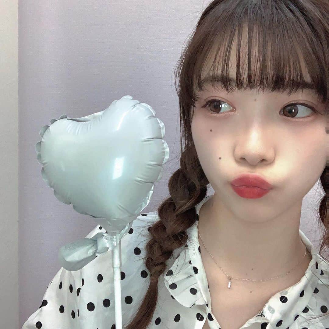 永瀬かこのインスタグラム：「♥♥♥ ・ 今日はどんな1日でしたか？ かこはドラマ見て台本覚えて 苦手な勉強をひたすら頭に叩き込んでた。 ・ 最近海外のドラマしか見てないや☁︎ なんかおすすめの映画やドラマありますか？」