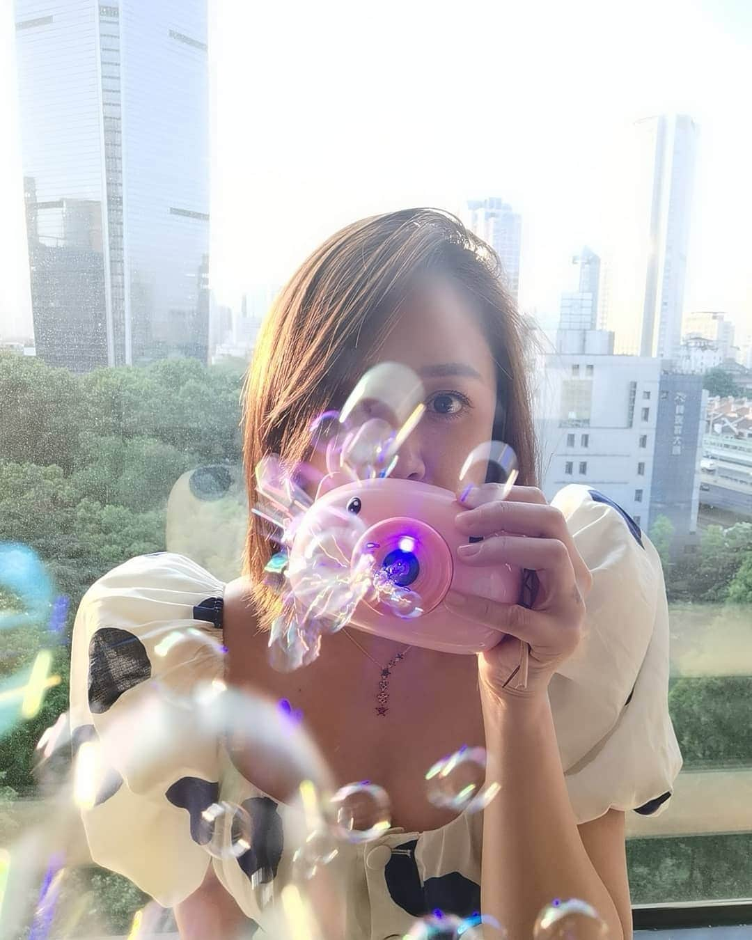 ジョー・チェン（Joe Chen）さんのインスタグラム写真 - (ジョー・チェン（Joe Chen）Instagram)「🌬 衣服：CHICTOPIA 項鍊：DanDream #bubbles  #泡泡」5月18日 21時19分 - iam_joechen