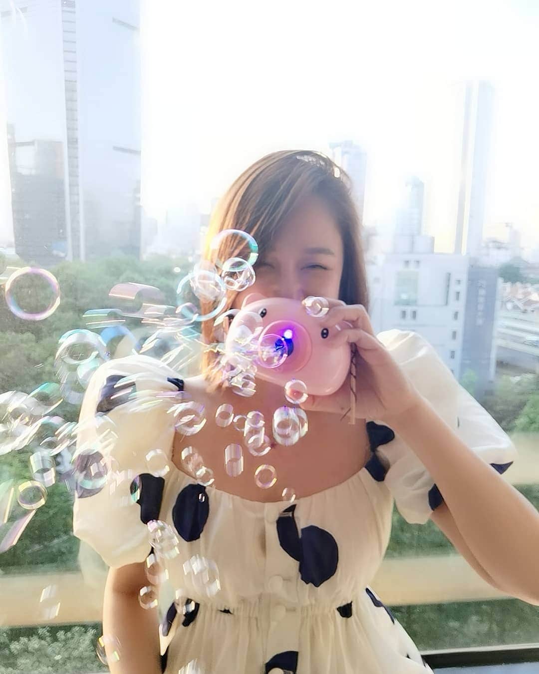 ジョー・チェン（Joe Chen）さんのインスタグラム写真 - (ジョー・チェン（Joe Chen）Instagram)「🌬 衣服：CHICTOPIA 項鍊：DanDream #bubbles  #泡泡」5月18日 21時19分 - iam_joechen