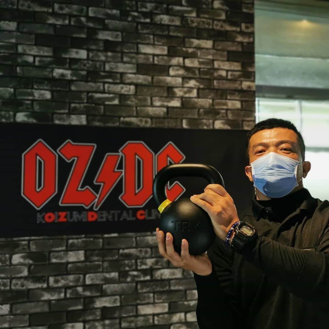 のインスタグラム：「T-BLOODの堀内さん。 T-BLOOD代表岩瀬さんからお祝いいただきました。 ありがとうございます！！！ このまま茨城県の感染者数が増えなければ月末にはオープン出来るかなー。 #つくば #研究学園 #学園の森 #フィットネス #ダイエット #キックボクシング #格闘技 #ストレス発散 #運動不足解消 #初めての人のための格闘技フィットネス #並木 #並木ショッピングセンター #土浦 #茨城県 #フィットネスジム #格闘技フィットネス #FightBoxFitness #FBF #ファイトボックスフィットネス #川尻達也 #RIZIN #UFC」