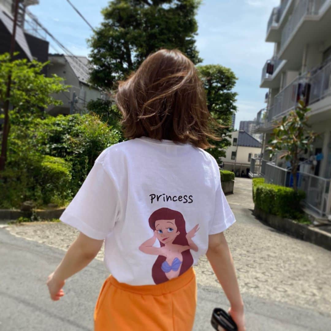 ひよんのインスタグラム：「🌼👖 ㅤㅤㅤㅤㅤㅤㅤㅤㅤㅤㅤㅤㅤ 今日のインスタライブで来てた クアンクの #ハッピーカラースウェットセットアップ 🧡🥰 本当に着てるだけで気分あがるような 元気いっぱいのカラー😆！ 暑くなってきたら肩にかけたり、 Tシャツで合わせたりもかわいすぎ🥺👏❤️ ㅤㅤㅤㅤㅤㅤㅤㅤㅤㅤㅤㅤㅤ @9unq.official  #9unq #9unqstyle #9unqコーデ #꾸안꾸 #クアンク #ひよん」