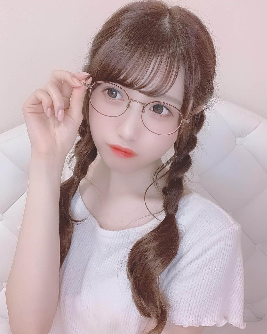 田口未彩のインスタグラム：「🎀 . . コロナさん早くおわってくださいお願いしますお願いしますおねがいします、 . . . #部屋着　#部屋着女子　#パジャマ　#メガネ女子　#みつあみ #おうち時間　#gu部屋着　#gu #gu新作」
