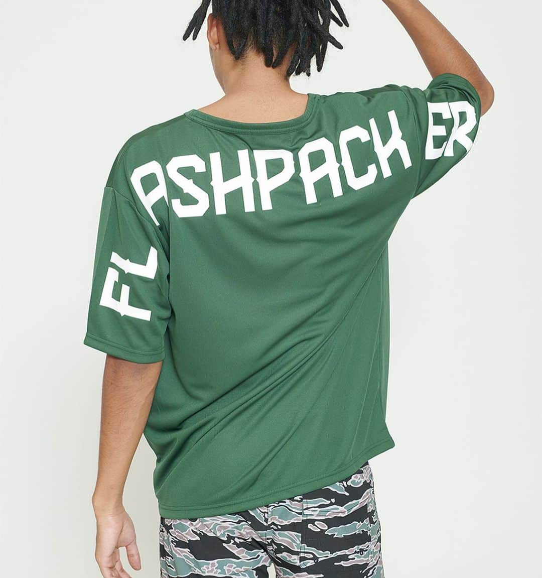 hiroecdさんのインスタグラム写真 - (hiroecdInstagram)「湿度が上がってきました。 今年の夏イチオシはこのTシャツ。 今週、発売します！  #メッシュtシャツ  #バックプリント #レタリング #フラッシュパッカー」5月18日 21時53分 - flash_packer_hiroki_ishida