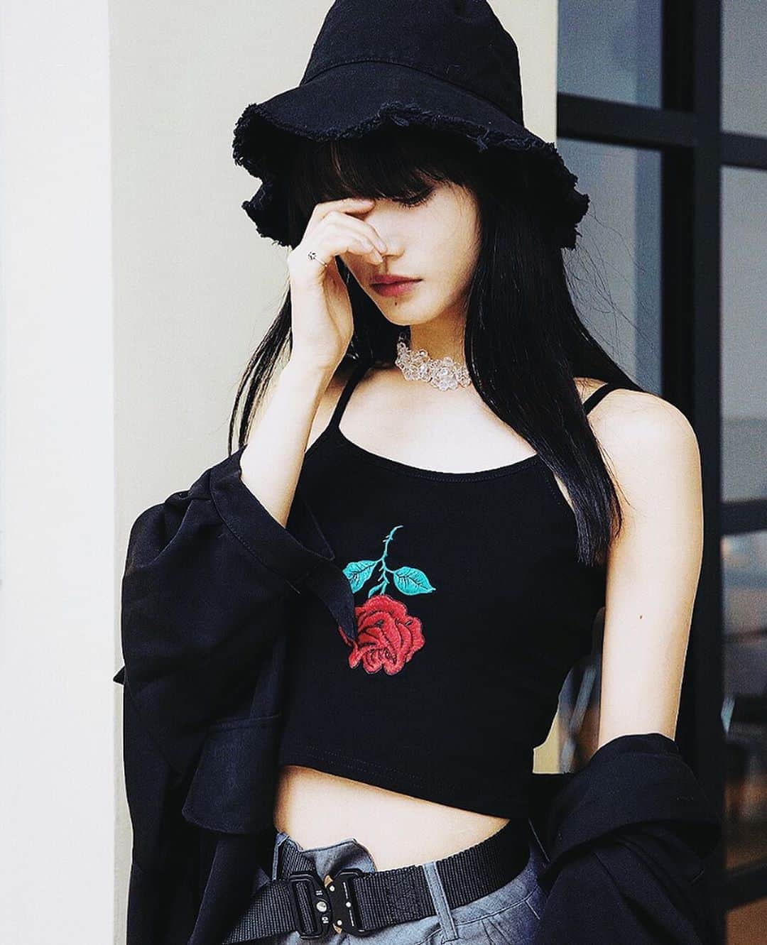 阿知波妃皇のインスタグラム：「🥀」