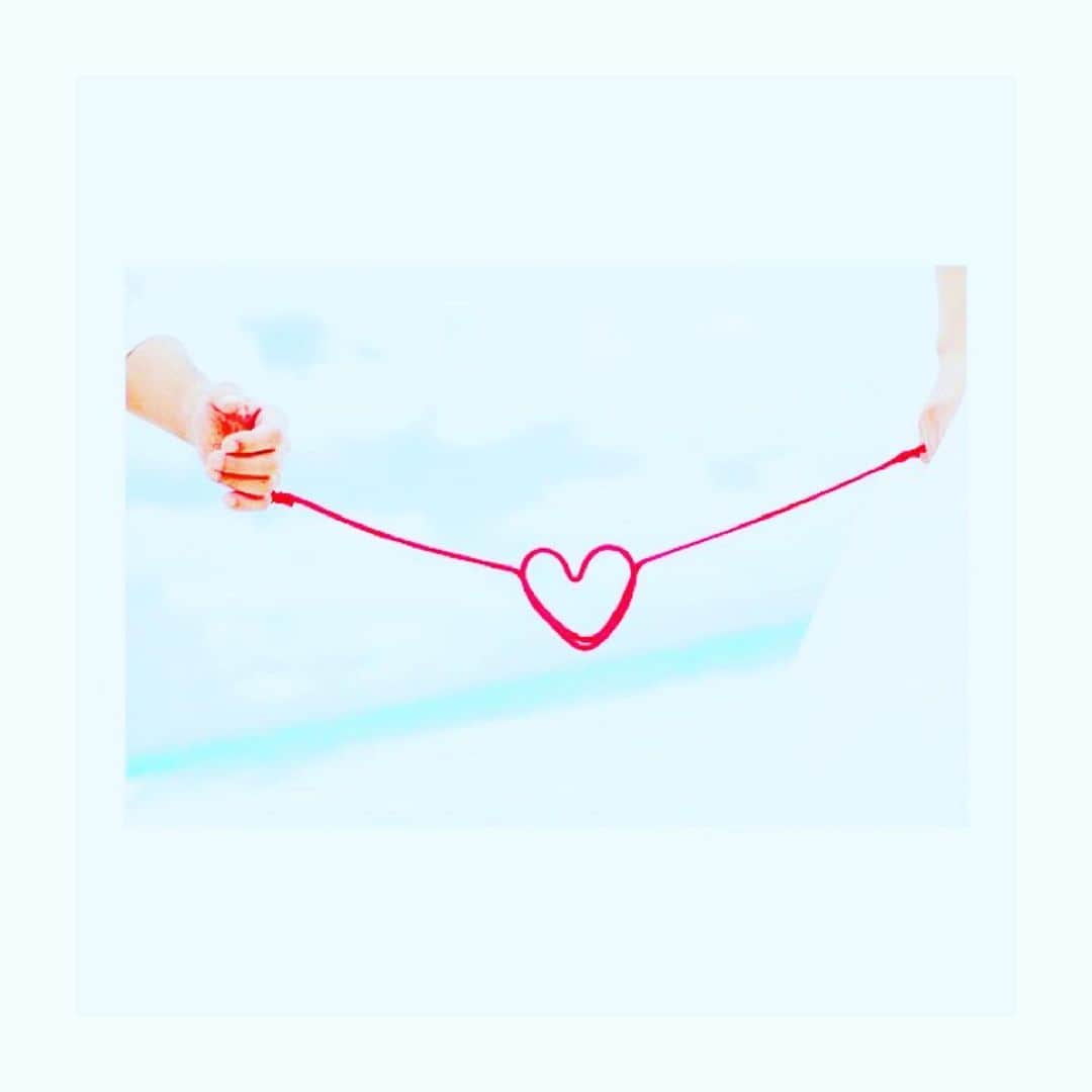 2次会エンジェルのインスタグラム：「． ． 赤い糸のフォトプロップス♡﻿ ﻿ 小指につけて前撮り写真のアイテムになります😊﻿ ﻿ #フォトプロップス #赤い糸 #ブライダルヘア #ウェディング #wedding #結婚式 #ブライダル #結婚式二次会 #二次会幹事 #2次会エンジェル #二次会エンジェル #プレ花嫁 #卒花嫁 #ゼクシィ #結婚準備 #プレ花嫁さんと繋がりたい #marry花嫁 #みんなのウエディング #2020春婚 #2020夏婚 #2020秋婚 #2020冬婚 #結婚式レポ #ナチュラルウェディング #プラコレ#dressy花準備 #卒花嫁 #ウェディング準備 #marry花嫁﻿」