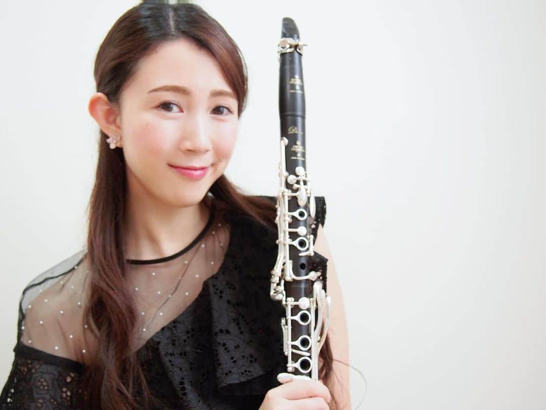 のインスタグラム：「録音＋撮影案件の納品に追われる日々🎙デジカメが使いこなしきれずこの通りピンぼけ確率が高いのが今一番の悩み。笑 解決策模索中！！！！ . #クラリネット #clarinet #録音 #宅録 #撮影 #クランポン #wearebuffet #デジカメ #ミラーレス一眼 #pen #lilybrown #リリーブラウン」