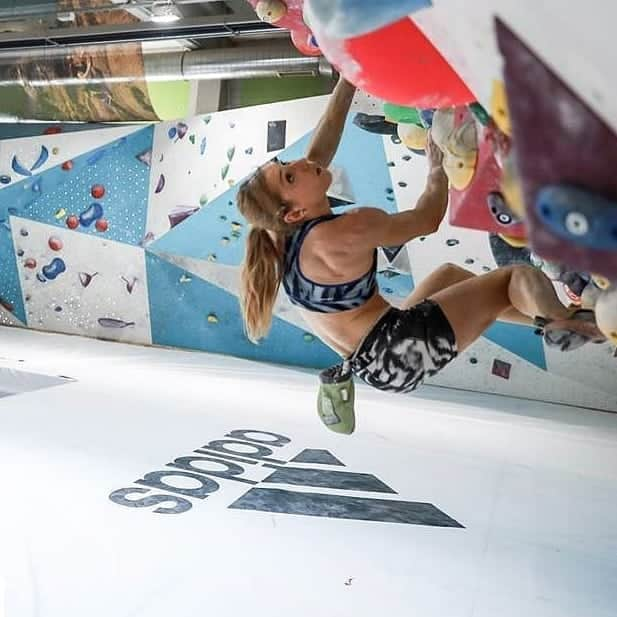 ミナ・マルコヴィッチのインスタグラム：「Many gyms in Slovenia are opening their doors again. 🙆‍♀️💕 .  Support your local gym and Enjoy 🙌. .  @plusclimbing  l@lasportivagram @climbskinspain @postanivojak #foryourmountain」