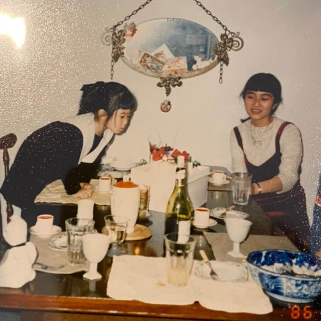 酒井景都さんのインスタグラム写真 - (酒井景都Instagram)「幼なじみに見せて貰ったアルバム❤️86年てことは４歳の誕生日かなぁ…💭きこたまより1つお姉さんか。幼なじみのお家。2枚目の可愛い男の子(いまはおっさん笑)がみせてくれて、あまりに懐かしかったので昔の写真をupするバトン渡されてないのにupしちゃいます🤍🤍🤍 #1986 #古いアルバムめくり」5月18日 23時15分 - katiiesakai