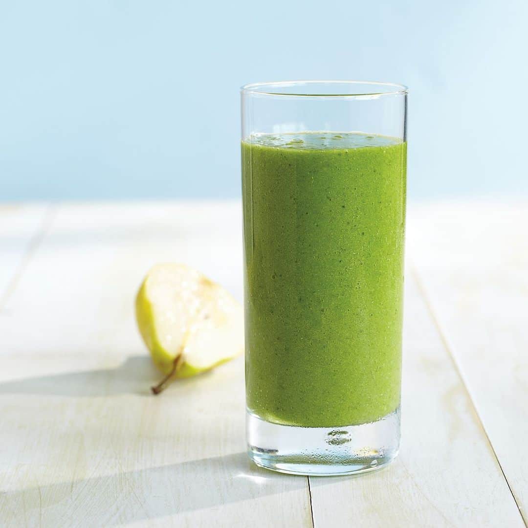 Vitamix Global Headquarters Real foodさんのインスタグラム写真 - (Vitamix Global Headquarters Real foodInstagram)「This smoothie is a Kale-r Pear! Like, Killer Pair? Guys, don't @ us, it's Monday. • 📸: Kale and Pear smoothie recipe link in bio. • #vitamix #smoothie #healthy #kale #pear #happymonday #monday #recipes #vegan #wholefood #myvitamix」5月18日 23時46分 - vitamix