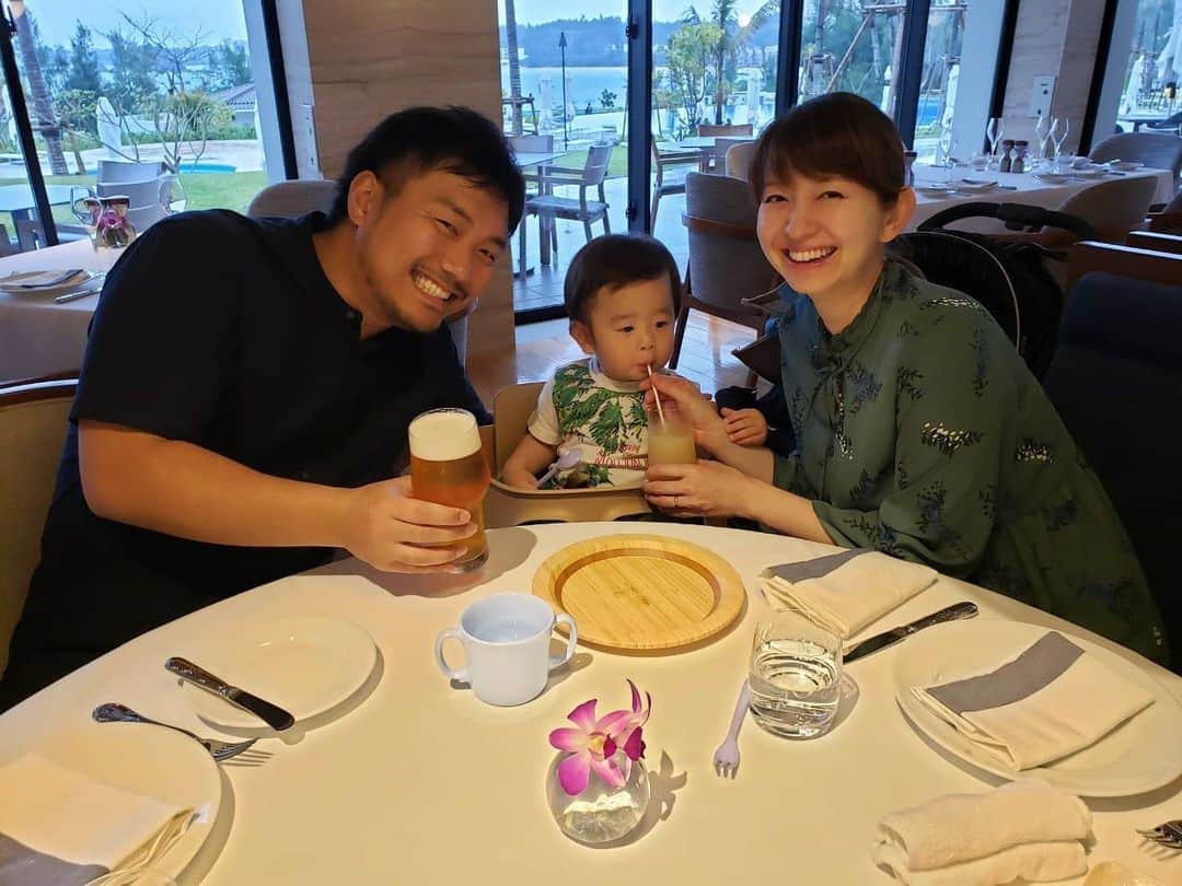 堀田奈津水のインスタグラム：「緊急事態宣言の前のことですが、家族で旅行に😊 天気が悪い日が多かったので残念でしたが😭家族でゆっくり過ごせる時間は幸せでした🥰  何の記念日でもないのに、デザートにメッセージプレート😊しかも2日連続😂笑いました😂  早くコロナ終息してほしいですね😢」