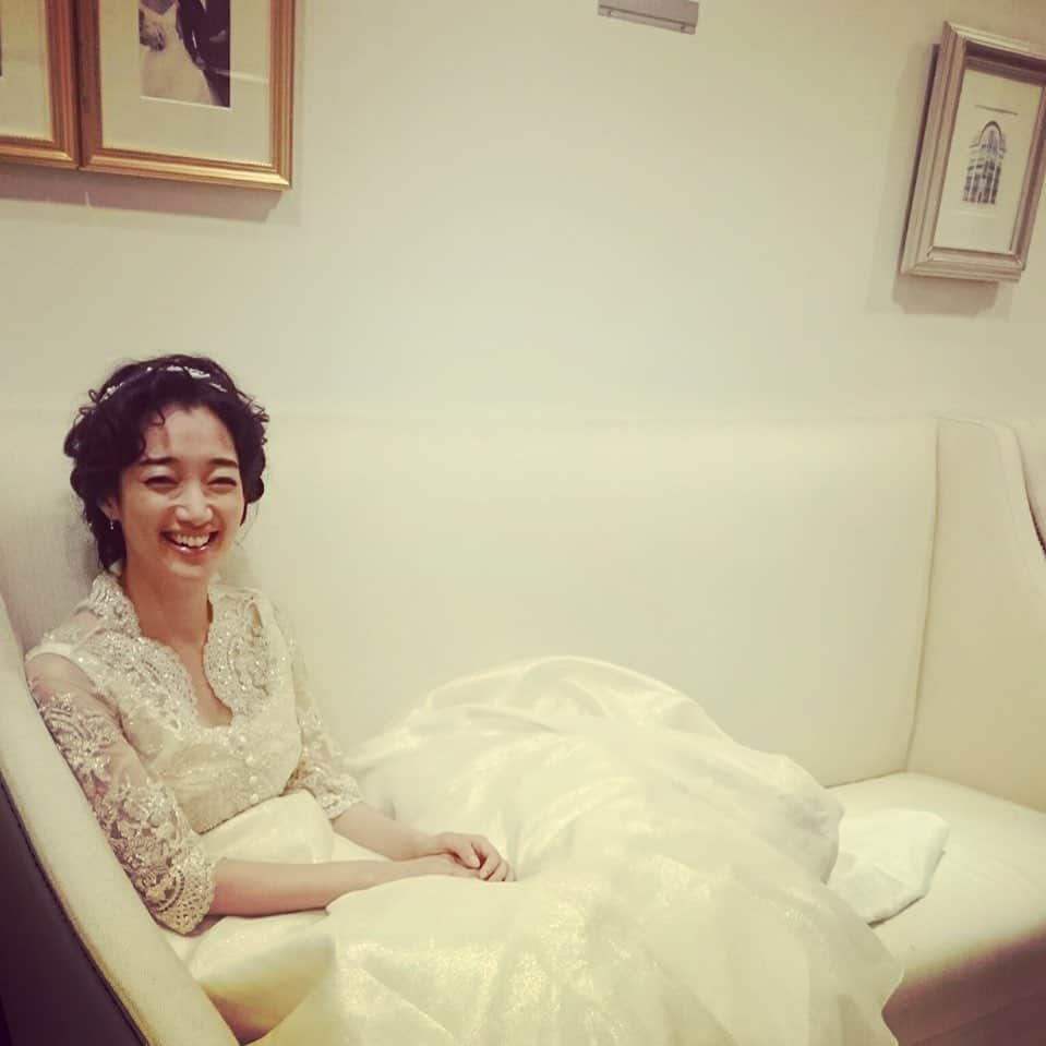 入山法子さんのインスタグラム写真 - (入山法子Instagram)「きみはペット再放送。 本日深夜、最終回となります。  大事な大事な宝物の作品が、またこうして皆さまのお目にかかれる日がくるなんて…とても嬉しかったです！ この機会に観てくれた皆さま、ありがとうございます。 初めてよ！のあなたも、何度見てるかわからないよ！のあなたも、本当に本当にありがとうございます。  皆さまのおうち時間を、少しだけ彩れていたら幸せです☺️💗 . (ネタバレになると思って、撮影当時載せてなかったスミレのドレス姿が以前のスマホから出てきました。にこにこ！！)」5月19日 0時05分 - iriyamanoriko_official