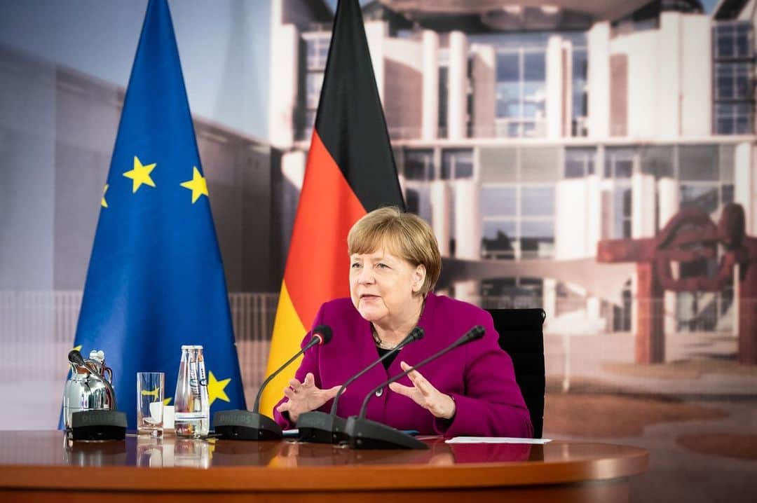アンゲラ・メルケルさんのインスタグラム写真 - (アンゲラ・メルケルInstagram)「🇩🇪🇫🇷🇪🇺 Gemeinsames Handeln in der Corona-Pandemie: Kanzlerin Merkel und der französische Staatspräsident Macron haben am Nachmittag in einer Videokonferenz über eine deutsch-französische Initiative für die wirtschaftliche Erholung Europas gesprochen. ⠀⠀⠀⠀⠀⠀⠀⠀⠀ --- Action commune face à la pandémie de Corona : la chancelière Merkel et le président français @emmanuelmacron ont parlé cet après-midi, lors d'une vidéoconférence, d'une initiative franco-allemande pour la relance économique de l'Europe. --- Joint action in the Corona pandemic: Chancellor Merkel and French President Macron spoke this afternoon in a video conference about a Franco-German initiative for the economic recovery of Europe. . . . #Kanzlerin #Merkel #Deutschland #Frankreich #Allemagne #France  #president #Macron #coronavirus #corona #covid_19 #Europa #Europe」5月19日 0時21分 - bundeskanzlerin