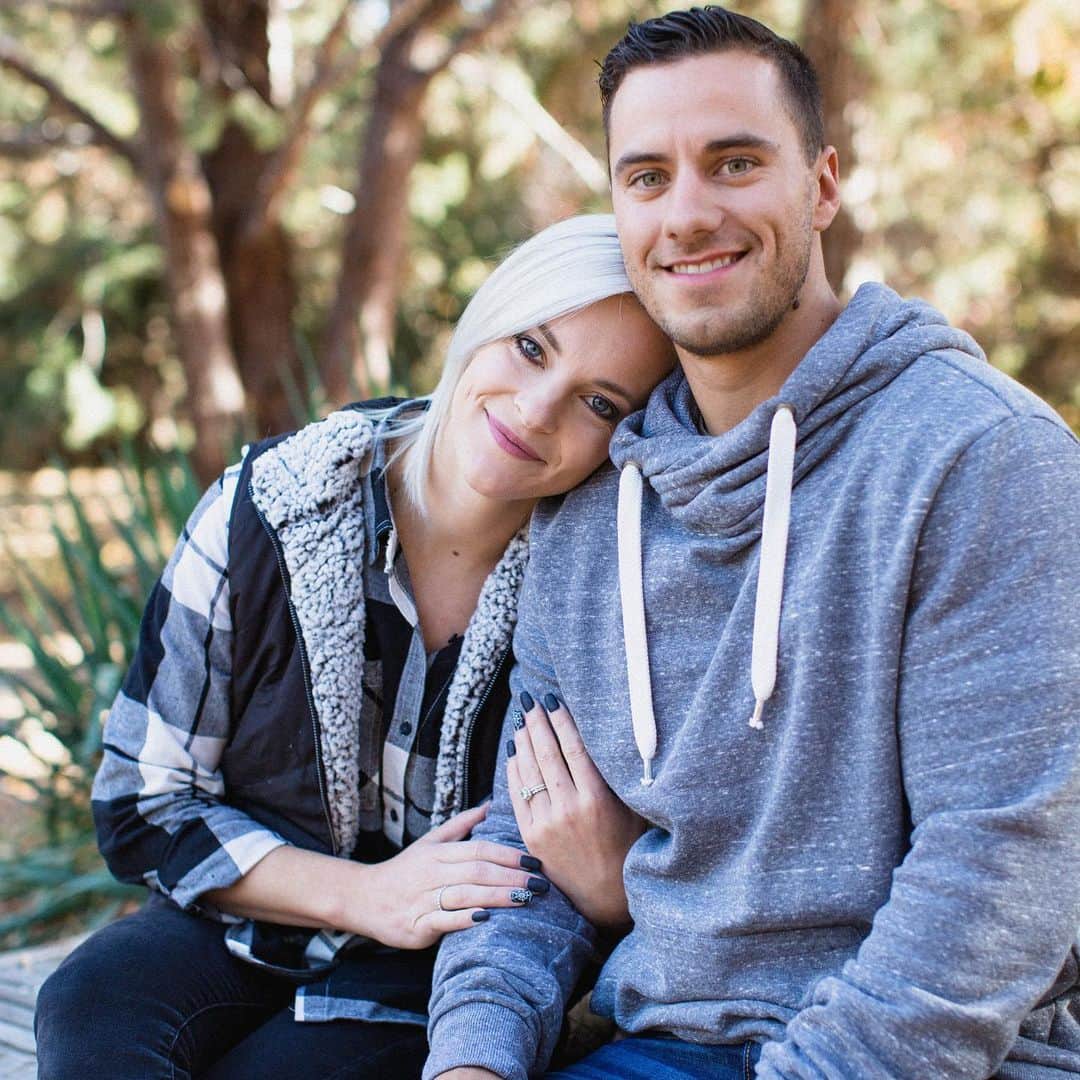 ジェイコブ・ダルトンのインスタグラム：「Happy anniversary to my gorgeous wife of 6 years now! Wow! Can’t believe it but it’s been an amazing journey and I can’t wait to see what the future has in store. I got so lucky with you. I love you @kaydalton_ ! 📸 @jessitarbet」