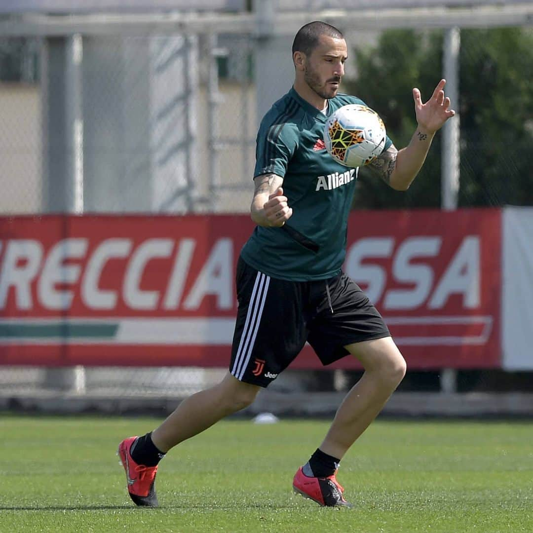 ユヴェントスFCさんのインスタグラム写真 - (ユヴェントスFCInstagram)「A week of work has begun for the lads ⚫⚪ #FinoAllaFine #ForzaJuve」5月19日 0時31分 - juventus