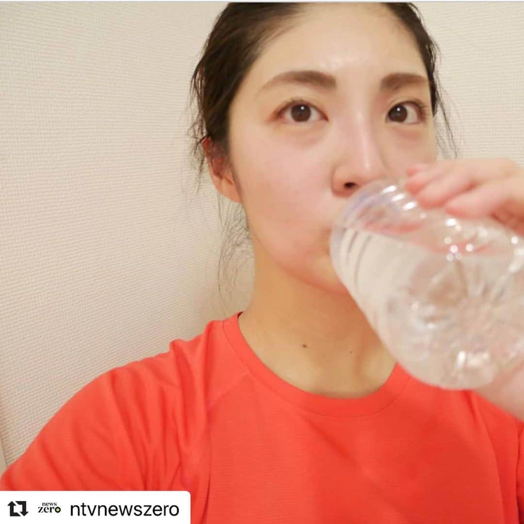 岩本乃蒼さんのインスタグラム写真 - (岩本乃蒼Instagram)「#repost @ntvnewszero ﻿ ﻿ ＝＝＝＝＝＝＝﻿ ﻿ ﻿ 『趣味のランニングを再開！﻿ 出発前にドリンクを洗面台に置くようになりました。 ﻿ ﻿ 「走るときはランナー同士の距離には気を付けて、﻿ ランニングから帰ってきたら… ﻿ 手を洗った後、﻿ なるべく家の中をうろつかずに、﻿ 最短ルートでシャワーへ！﻿ 汗や汚れを落とすようにしています。﻿ ﻿ ただ水分補給は欠かせないので、﻿ 出掛ける前に洗面台の近くに﻿ ドリンクを置いておけば﻿ 帰宅後すぐに水分を摂れます！﻿ ﻿ 気温が高い日も増えてきました。﻿ みなさんも水分補給はこまめに、﻿ 熱中症にもお気をつけくださいね。」 ﻿ ﻿ news zeroのアナウンサーたちが﻿ 毎日リレー投稿する #新しい日常をつくろう﻿ 今週のテーマは「私の新しいルーティン」﻿ ﻿ 月曜日は #岩本乃蒼 アナが﻿ ランニング後の家での新たなルーティン﻿ を紹介しました。﻿ みなさんの新たにはじめたこと、﻿ #私の新しいルーティン もぜひ教えてください﻿ ﻿ 明日は#山本紘之 アナです！﻿ ﻿ #newszero﻿ #新しい日常﻿ #家にいよう﻿ #医療従事者へのエールを﻿ #newnormal﻿ #ランニング﻿ #アフターランルーティン﻿ #手洗い﻿ #即シャワー﻿ #ランニング女子﻿ #熱中症」5月19日 0時33分 - noa_iwamoto