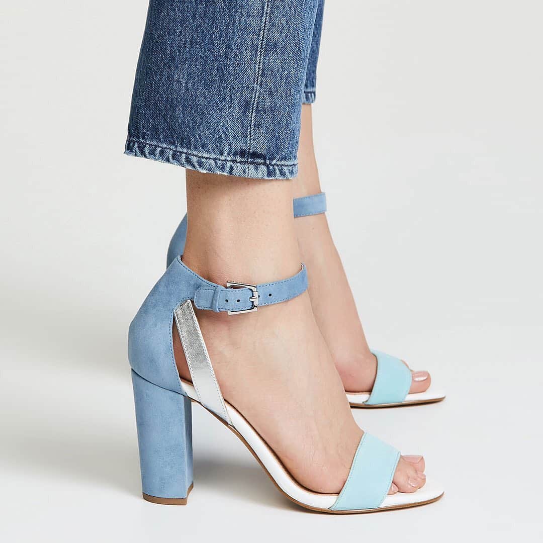 ボトキエのインスタグラム：「Hot heels for 25% off • ready to werk it in the outside world • #botkier #graduationcollection」