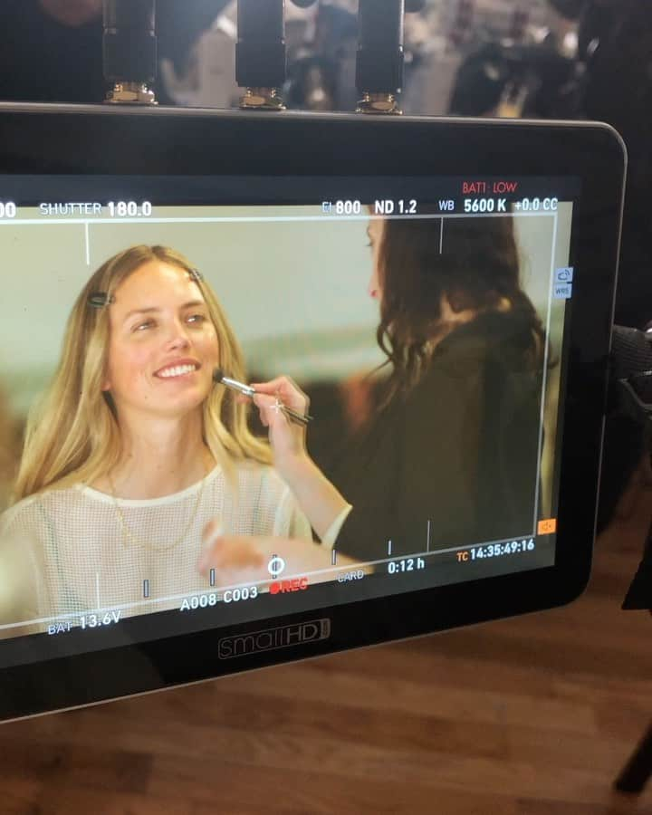 レイラニ・ビショップのインスタグラム：「Thank you for this clip 🙏🏼 @natane excited to see the finished product..so fun working together in all these different avenues ❣️❣️❣️ #bts @veronicabeard #femaledirectors #veronicabeardfall2020 #leilanibishop #film」