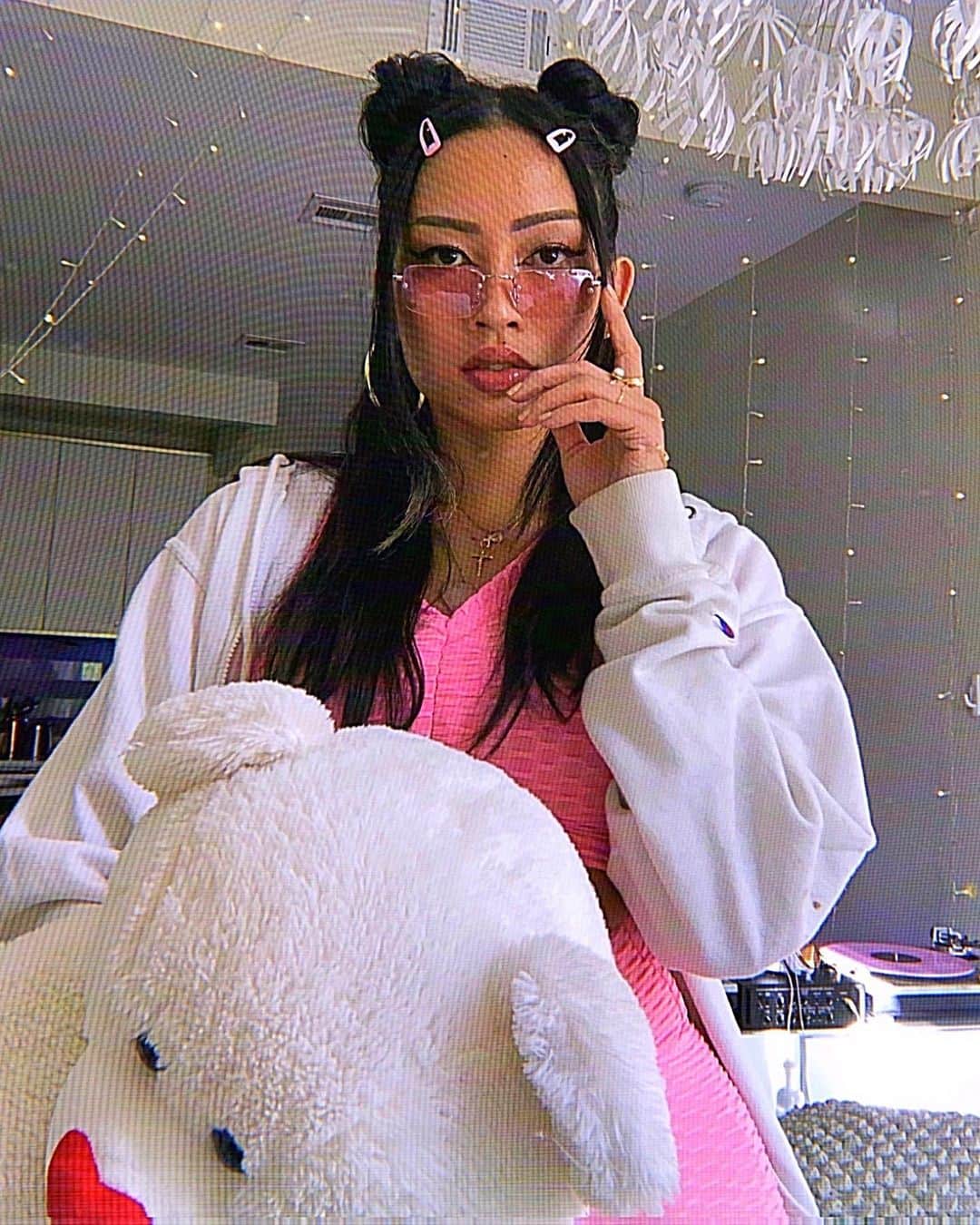 エイミー・ファムのインスタグラム：「🍭 90s kawaii bb 🍭 luvs 2 read/ draw manga and plays expert mode on ddr」