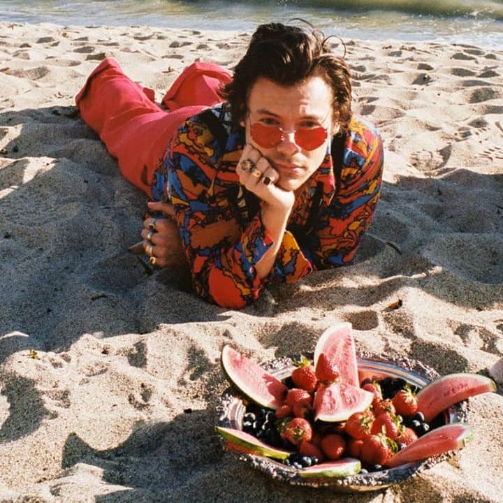 Vogueさんのインスタグラム写真 - (VogueInstagram)「As the world preps for its first socially-distant summertime, there is a nostalgia for touch. For most people frolicking on the beach, eating watermelon, and bumping bodies isn’t in the cards these next few months, but the sight is still appealing. Enter @harrystyles's new music video for “Watermelon Sugar,” which is dedicated to the concept of touch, i.e., kissing, hugging, dancing, and all those things 2020 has been short on. His vision for a 2020 summer of love may feel far from reality, but it presents a dreamy and chic escape. Tap the link in our bio to watch the full video and see exclusive behind-the-scenes photos.」5月19日 1時41分 - voguemagazine