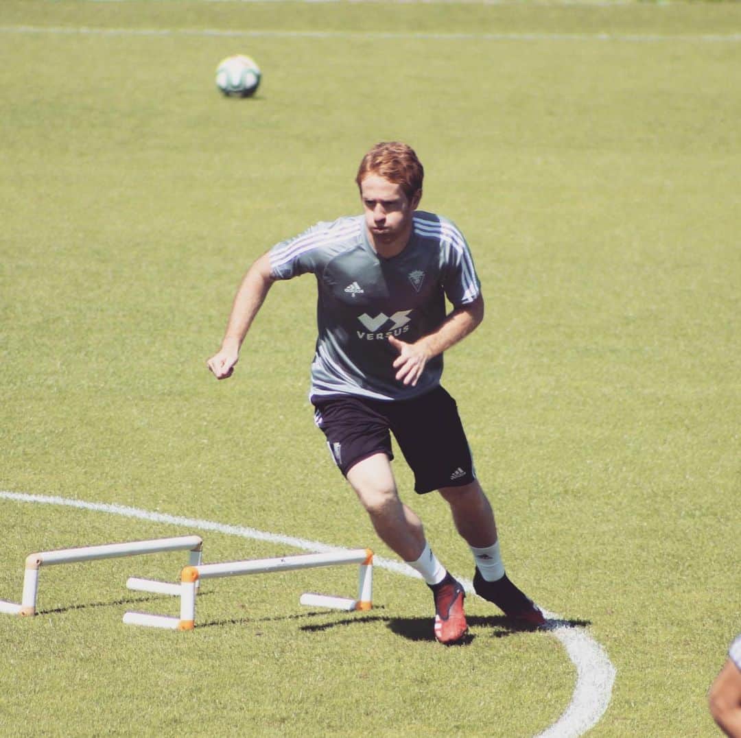 アレハンドロ・フェルナンデス・イグレシアスのインスタグラム：「Pasito a pasito...Cada vez más cerca de nuestro objetivo💛💙」