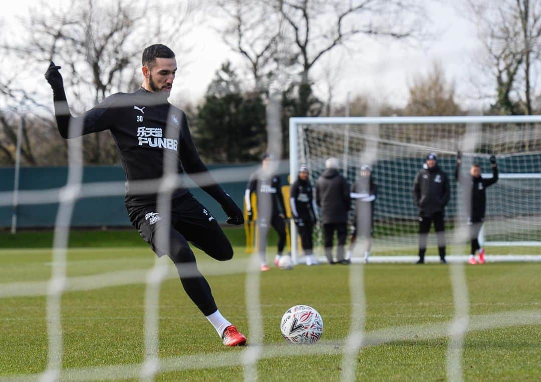 ナビル・ベンタレブさんのインスタグラム写真 - (ナビル・ベンタレブInstagram)「Looking forward of getting back to football 👌」5月19日 1時52分 - nabilbentaleb