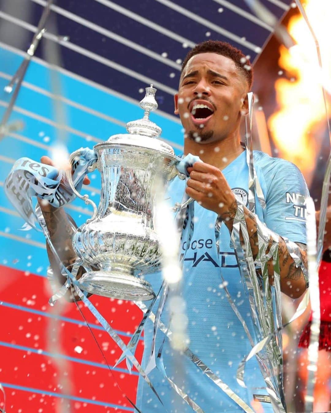 ガブリエル・ジェズスさんのインスタグラム写真 - (ガブリエル・ジェズスInstagram)「A year ago... FOURMIDABLES  #🏆🏆🏆🏆 @mancity」5月19日 2時05分 - dejesusoficial