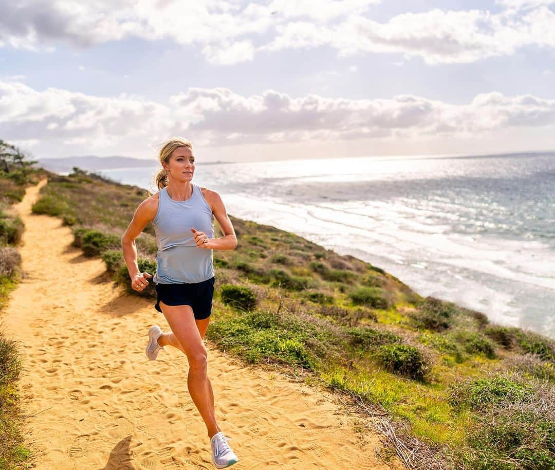 エマ・コバーンさんのインスタグラム写真 - (エマ・コバーンInstagram)「This view 😍 throwing it back to San Diego in January with my friends at @nuunhydration. Nuun just launched a new series of products, meant to be used before, during and after a workout. Nuun Prime, Nuun Endurance, Nuun Recover 🤩 Excited to use these in my next workout 😊 vegan/gluten free/soy free #stayhydrated #nuunlife」5月19日 2時14分 - emmacoburn