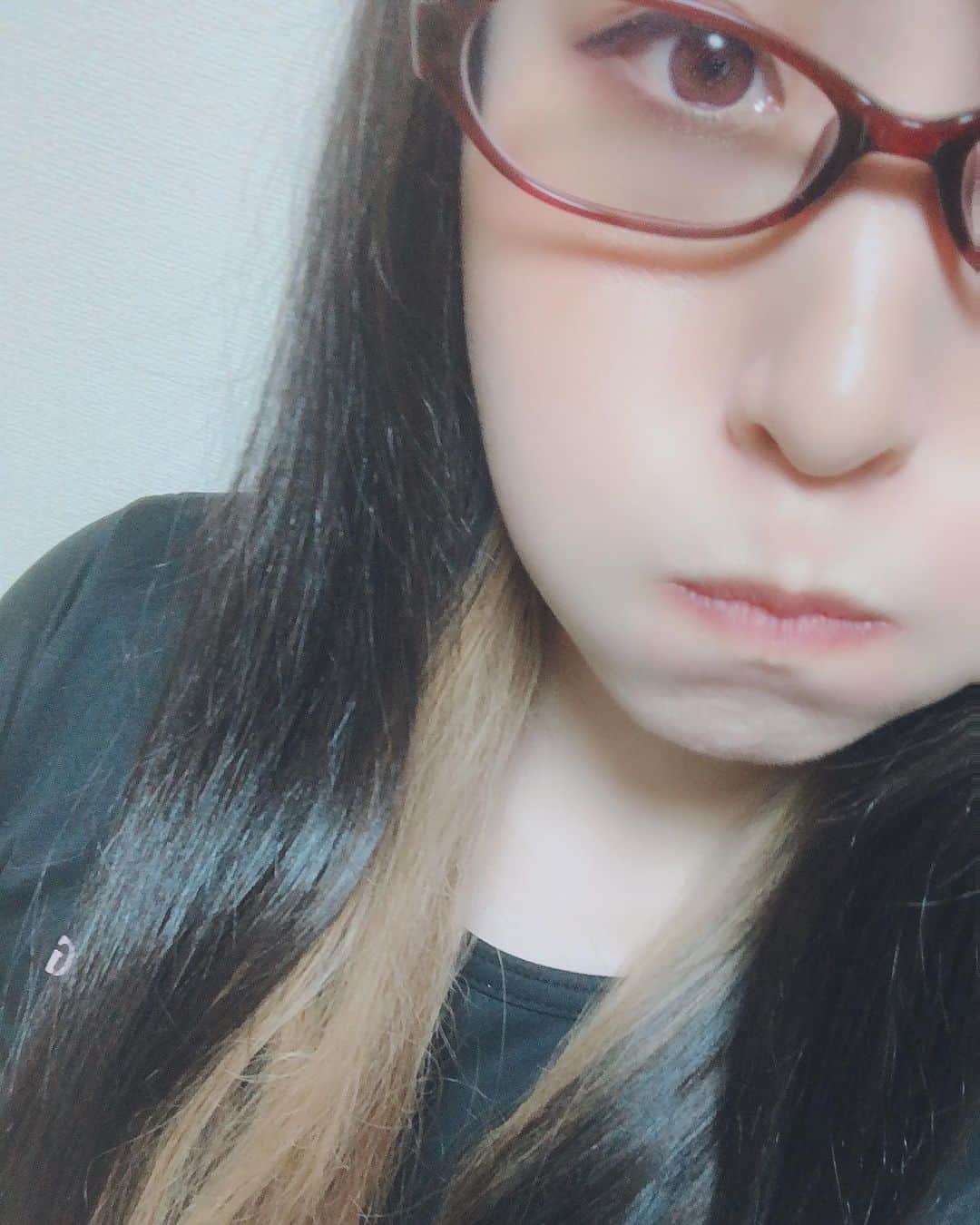 中恵光城さんのインスタグラム写真 - (中恵光城Instagram)「美容院に行けない期間が長いから、インナーカラーの赤色がすっかり落ちて金髪になっちゃった！ ちょっとだけギャルっぽい？✨笑  #インナーカラーしたい  #美容院いきたいなー」5月19日 2時15分 - mitsuki_nakae