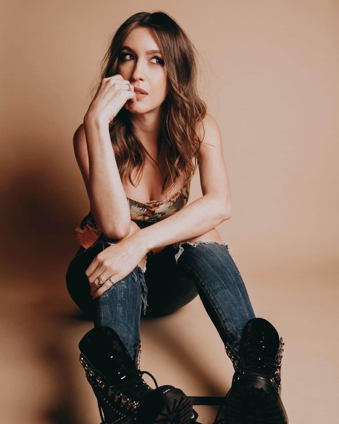 ケイト・ボイージェルのインスタグラム：「🎶 come too far to give up the fight and I’ll be all right.. 🎶 BIG NEWS coming tomorrow‼️stay tuned.. #newmusic . 📸 @alyssegafkjen h/mu @bheadabe」