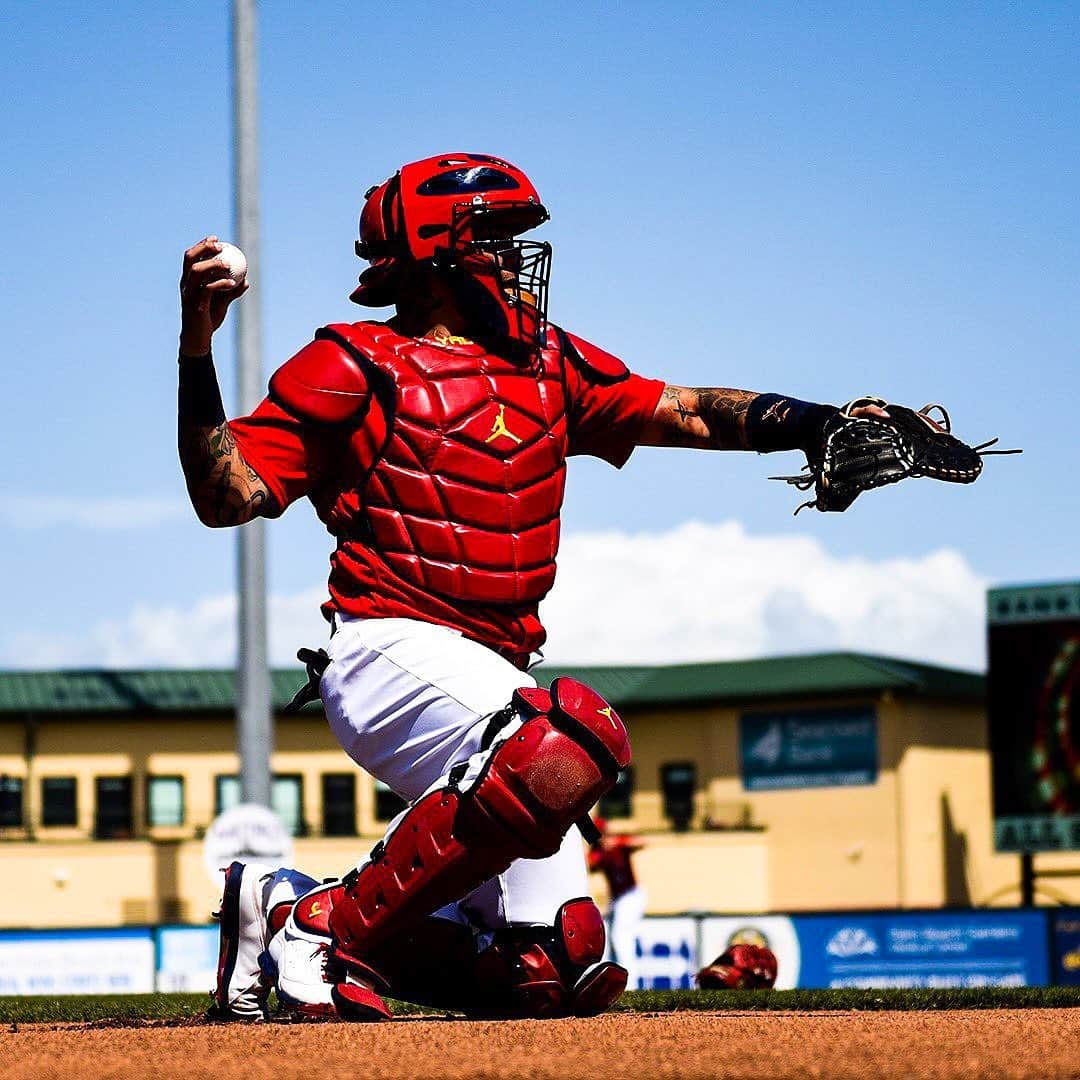 MLBさんのインスタグラム写真 - (MLBInstagram)「Yadi’s gear >」5月19日 2時54分 - mlb