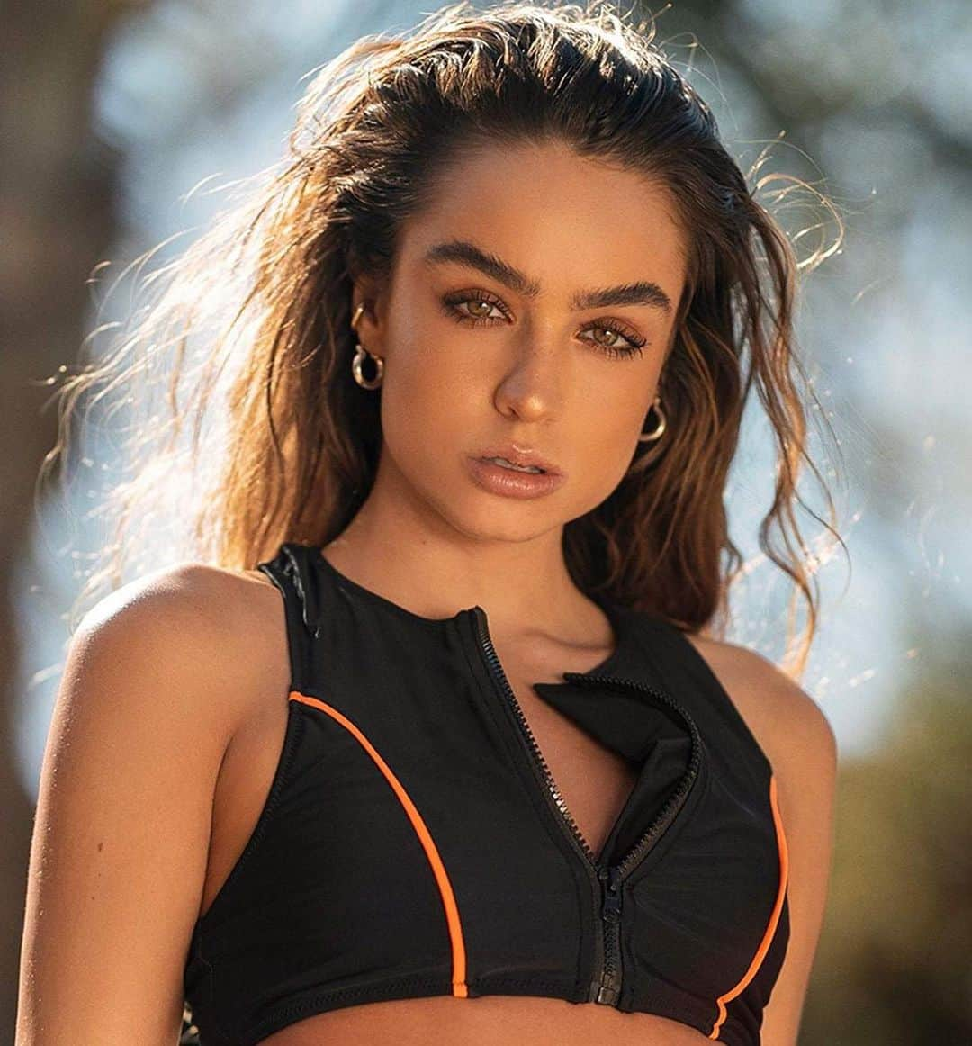 Sommer Rayさんのインスタグラム写真 - (Sommer RayInstagram)「i’m obsessed with the new @shopsommerray bikini drop 🤪 also just dropped posters on the site! go check em out 😛💛」5月19日 4時06分 - sommerray