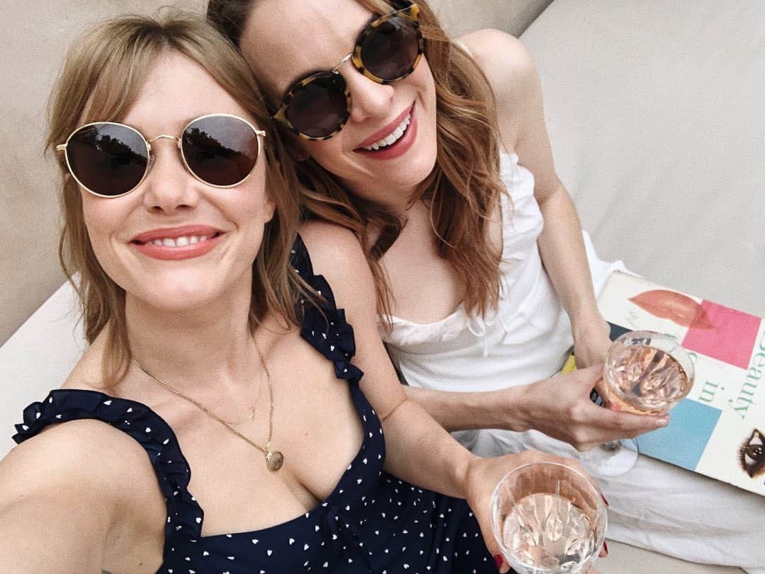 ダニエル・パナベイカーのインスタグラム：「Missing you」