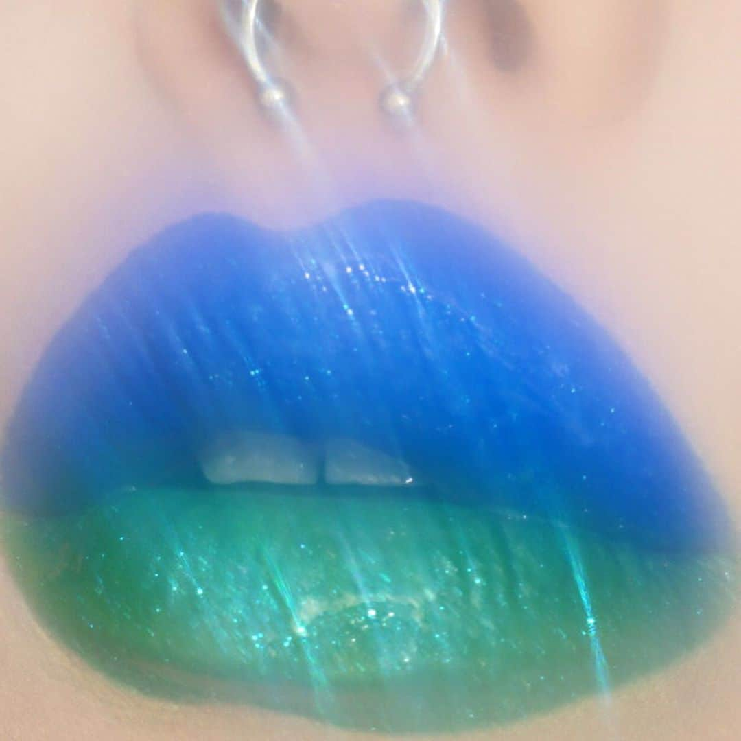 Sayaka Obaraさんのインスタグラム写真 - (Sayaka ObaraInstagram)「💙💚✨ @lindahallbergcosmetics cool & calm #moodcrayons  @patmcgrathreal Lust gloss in Astral moon flower. . . #lindahallberg #patmcgrathlabs #patmcgrath」5月19日 14時04分 - sayaka_xx