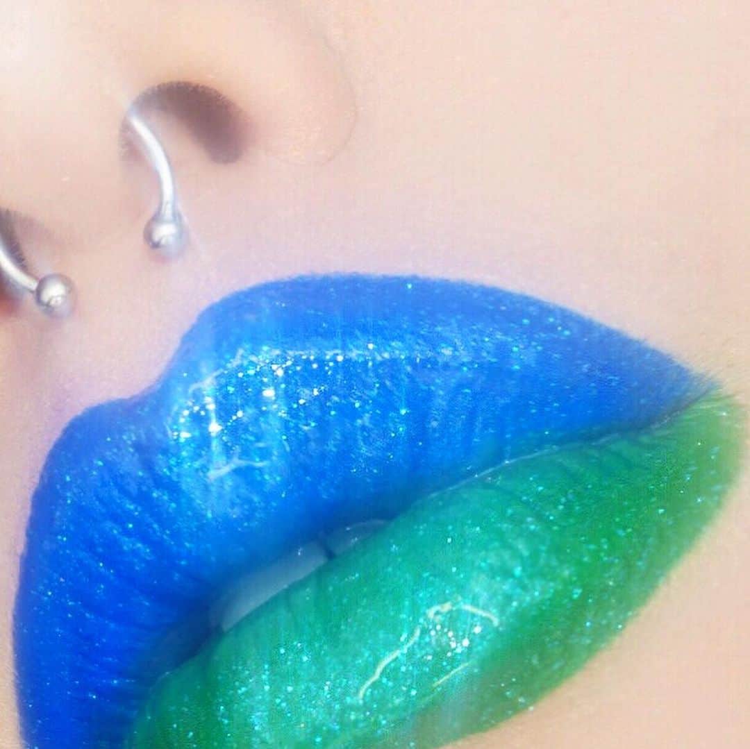 のインスタグラム：「💙💚✨ @lindahallbergcosmetics cool & calm #moodcrayons  @patmcgrathreal Lust gloss in Astral moon flower. . . #lindahallberg #patmcgrathlabs #patmcgrath」