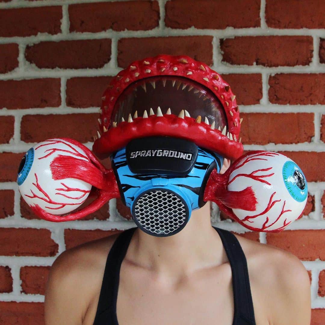 ミシカさんのインスタグラム写真 - (ミシカInstagram)「Check out this #insane custom face mask made by @lizstarry as a commission piece for @sprayground based on our original #mishka x #sprayground backpack collaboration! Impressive work of art! This mask is amazing! #lizstarry #art #custommask #keepwatch #eyeballs」5月19日 14時21分 - mishkagram
